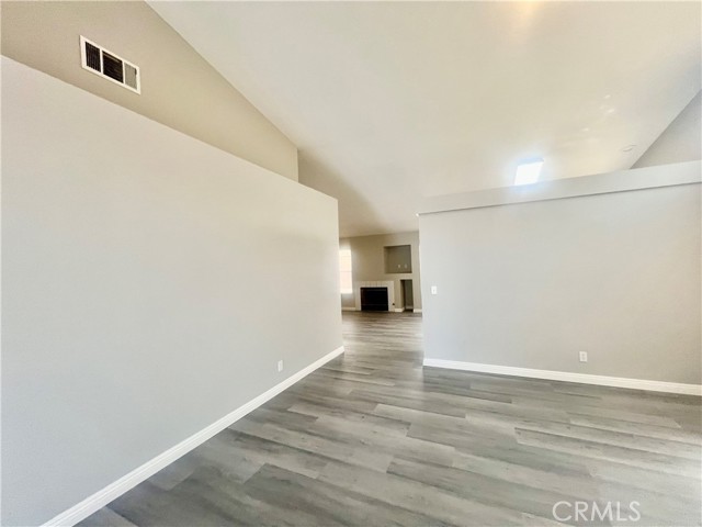 13633 Bentwood Street, Hesperia CA: https://media.crmls.org/medias/b860d193-beff-4408-8cce-d7d99a4e551e.jpg