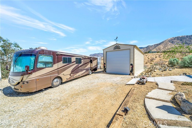 11720 Honeybee Lane, Juniper Hills CA: https://media.crmls.org/medias/b860d369-acf2-4329-8cfe-cf0a598e13b1.jpg