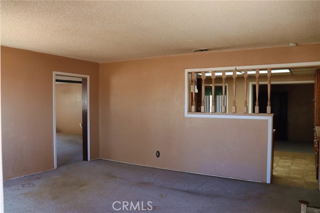 Detail Gallery Image 5 of 18 For 9632 Juniper St, Apple Valley,  CA 92308 - 5 Beds | 3 Baths