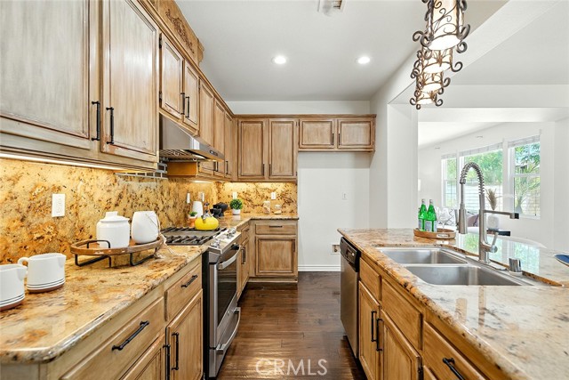 Detail Gallery Image 16 of 47 For 4331 Altivo Ln, Corona,  CA 92883 - 4 Beds | 3 Baths