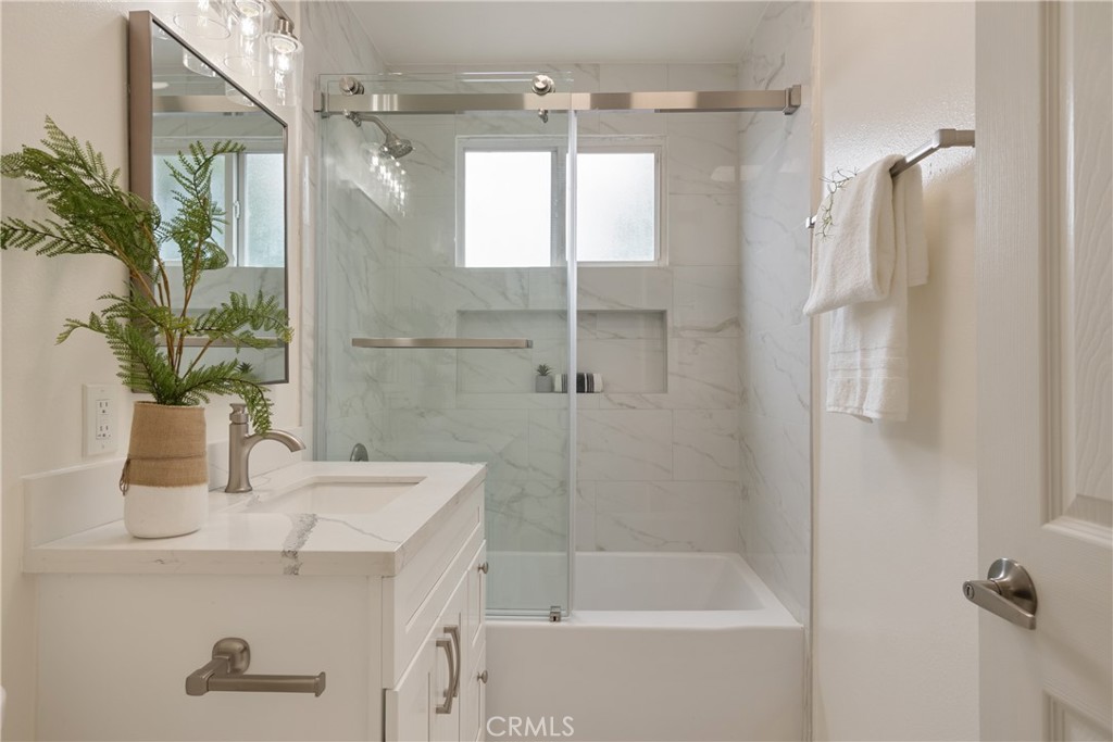 https://media.crmls.org/medias/b86272f5-b669-4af2-863c-e7e43d49ad22.jpg?preset=X-Large