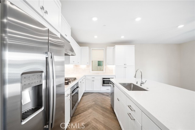 Detail Gallery Image 14 of 49 For 590 Catalonia, Lake Forest,  CA 92630 - 4 Beds | 4 Baths