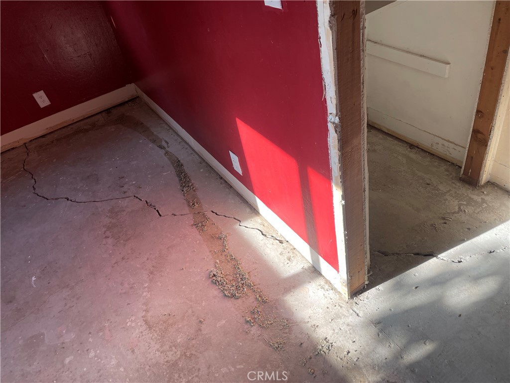 https://media.crmls.org/medias/b86369f6-13a1-48ed-8373-238c0e671b02.jpg?preset=X-Large