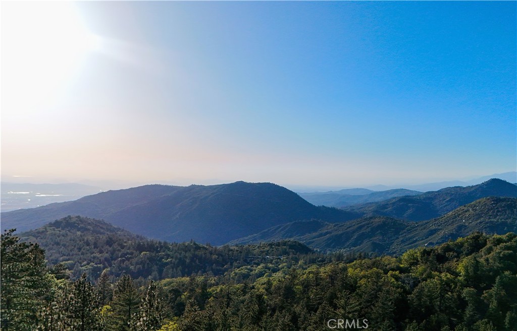 https://media.crmls.org/medias/b863a32e-8569-4665-85a7-5d840d0845f8.jpg?preset=X-Large