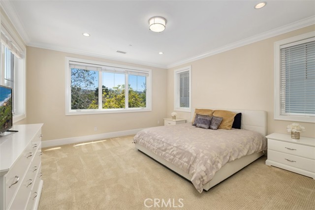 4 Summer House Lane, Newport Beach CA: https://media.crmls.org/medias/b8645c80-9176-4190-acc4-0fefa0f9e268.jpg