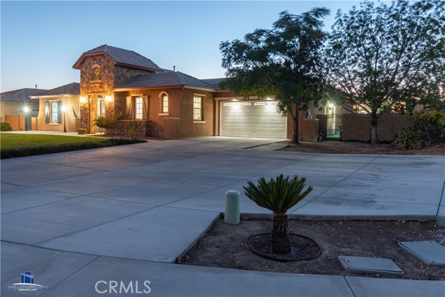 Detail Gallery Image 4 of 38 For 12948 Hyperion Ln, Apple Valley,  CA 92308 - 5 Beds | 3/1 Baths