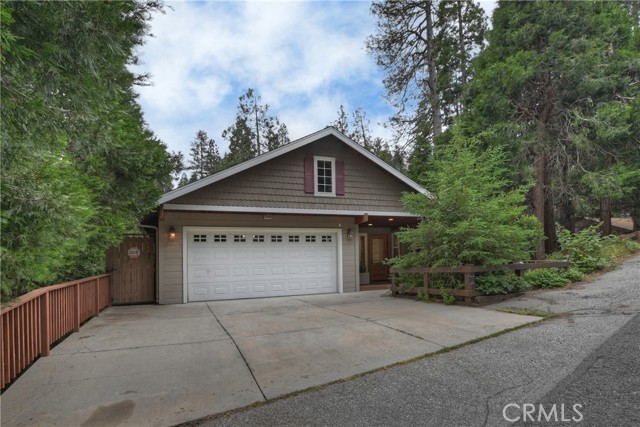 24586 Horst Drive, Crestline CA: https://media.crmls.org/medias/b864ea82-c83f-42fd-abb3-c88ee80234d2.jpg