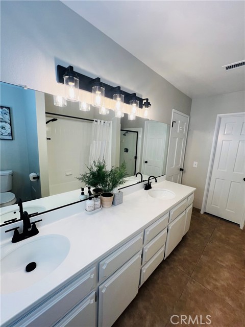 Detail Gallery Image 13 of 19 For 13330 Tamarisk Rd, Victorville,  CA 92395 - 3 Beds | 2/1 Baths