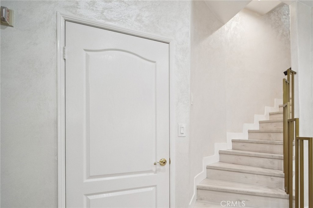 https://media.crmls.org/medias/b86603eb-0768-4718-bf1c-c9c68e2204fc.jpg?preset=X-Large