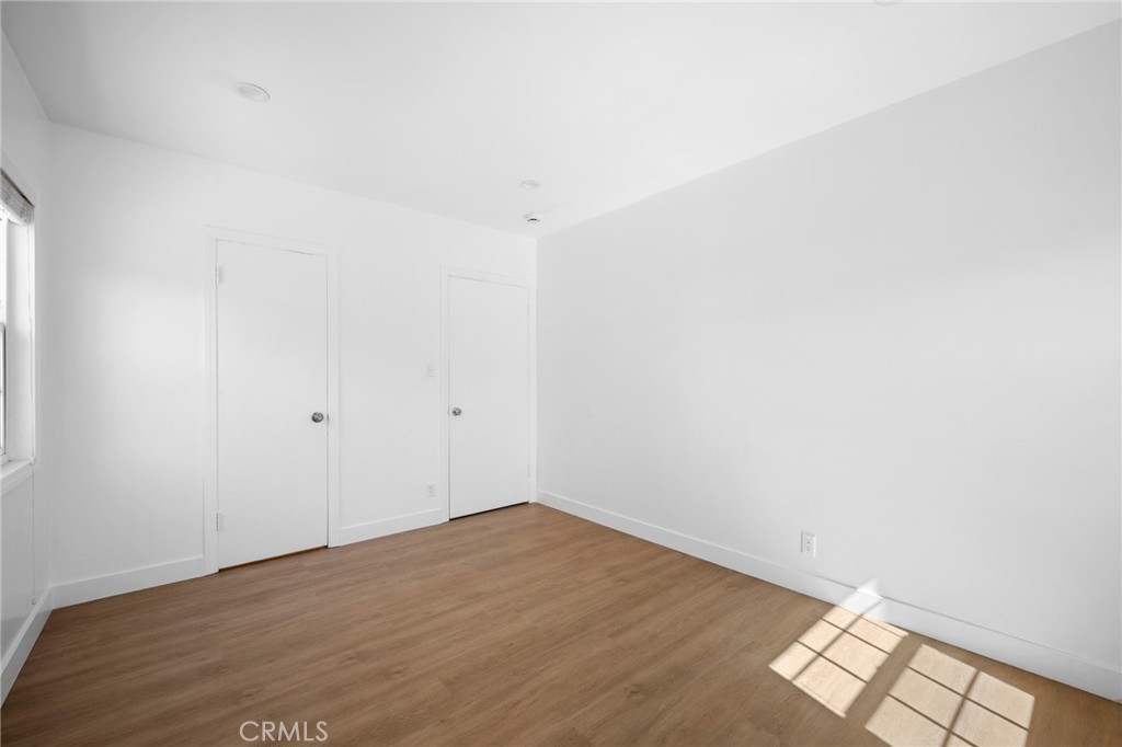 https://media.crmls.org/medias/b86645e0-e5e4-4157-9fae-ea33253758e3.jpg?preset=X-Large