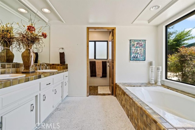 4336 Highcastle Lane, Santa Maria CA: https://media.crmls.org/medias/b866ad74-60f2-47a4-bacd-82f1e47a3340.jpg