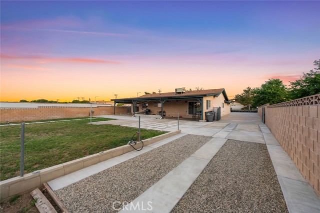 5111 W Avenue M2, Lancaster CA: https://media.crmls.org/medias/b867570e-7aa7-4262-97af-2b9f77187c50.jpg