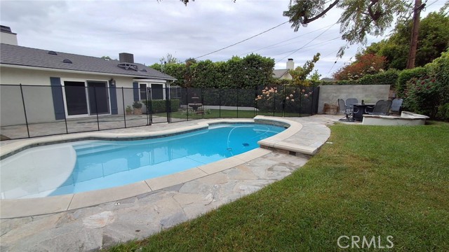 Detail Gallery Image 10 of 11 For 6215 Tony Ave, Woodland Hills,  CA 91367 - 3 Beds | 1/1 Baths