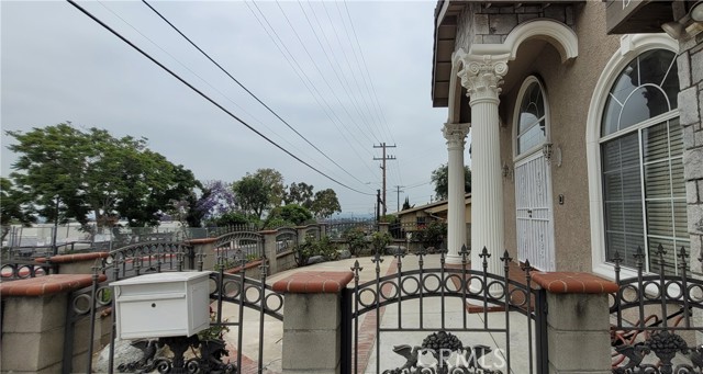 Image 4 of 32 For 1389 Hillside Street