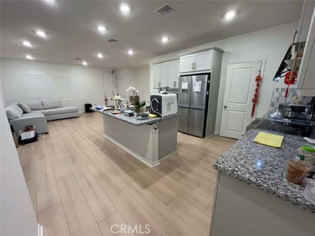 8542 Bison Dr, Chino CA: https://media.crmls.org/medias/b867c8b6-caa6-4266-bf74-17385e9f0f99.jpg