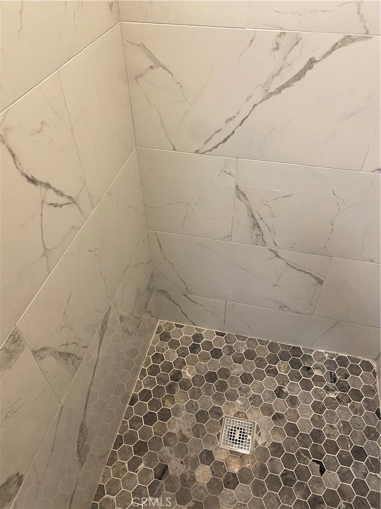 https://media.crmls.org/medias/b86840e4-7f1f-47d6-b1eb-f5b100ca20c4.jpg?preset=X-Large
