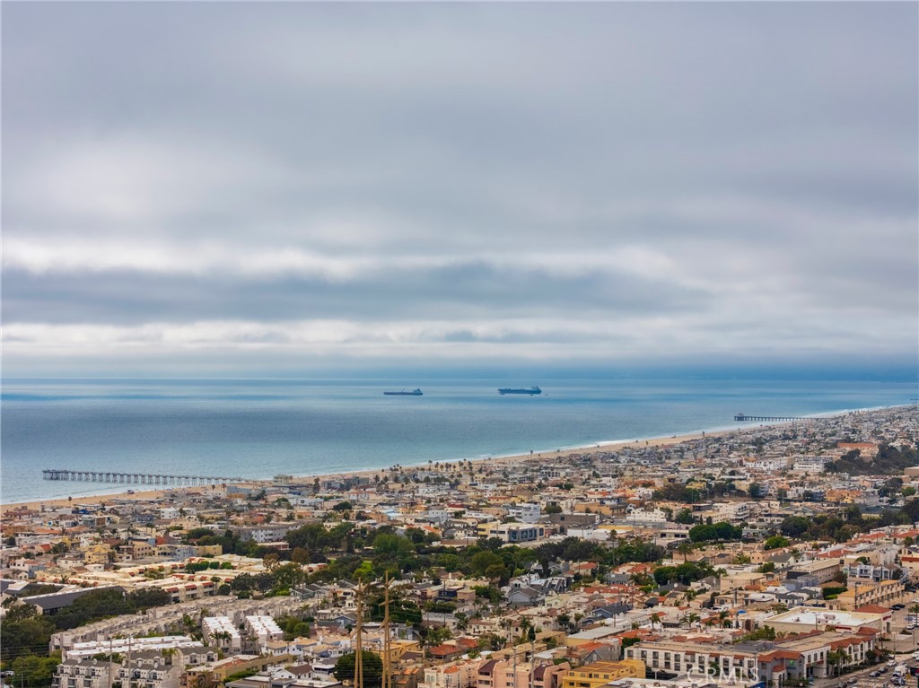 https://media.crmls.org/medias/b86847a5-05e0-4fa5-be7c-b935ec650b04.jpg?preset=X-Large