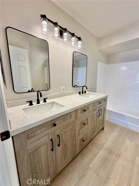3075 Foothill Boulevard, La Crescenta CA: https://media.crmls.org/medias/b8686a8e-ef5b-4034-9789-20a276796d16.jpg