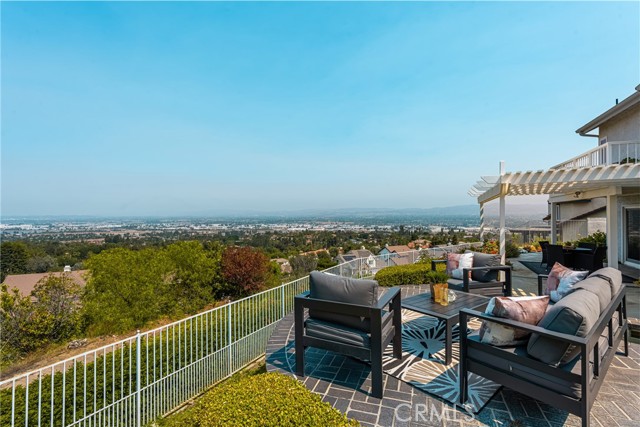 580 S Londerry Ln, Anaheim Hills CA: https://media.crmls.org/medias/b86888c0-49fe-4169-9d23-62e8cf8b122a.jpg