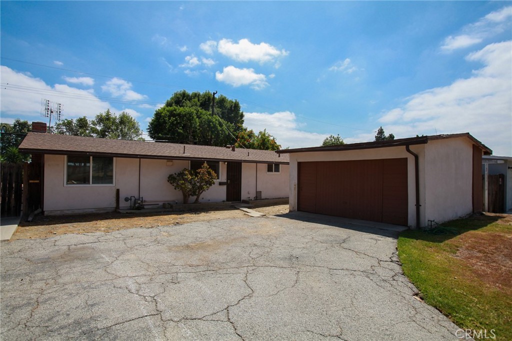 2100 Gregory Lane