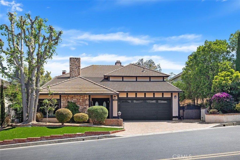6150 E West View Drive