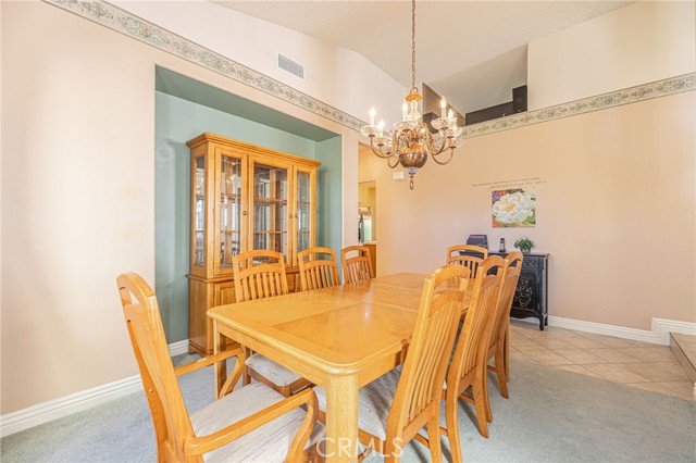 Detail Gallery Image 11 of 48 For 42255 Round Hill Dr, Lancaster,  CA 93536 - 4 Beds | 2/1 Baths