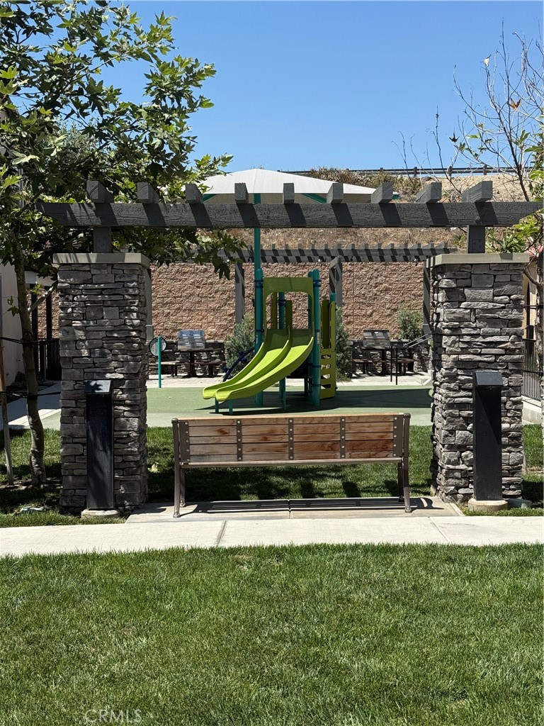 https://media.crmls.org/medias/b86ab5ea-a677-4d35-92e3-17921ccfa58d.jpg?preset=X-Large