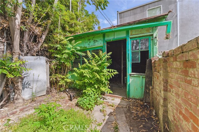 5823 Madden Avenue, Los Angeles CA: https://media.crmls.org/medias/b86acfa9-521a-41e6-95a9-0dbf799129f9.jpg