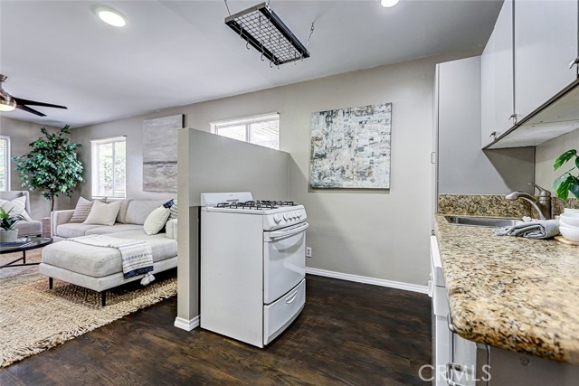 312 N Prospect Avenue, Redondo Beach CA: https://media.crmls.org/medias/b86baa93-24b6-44d7-a96f-b7d1409cb975.jpg