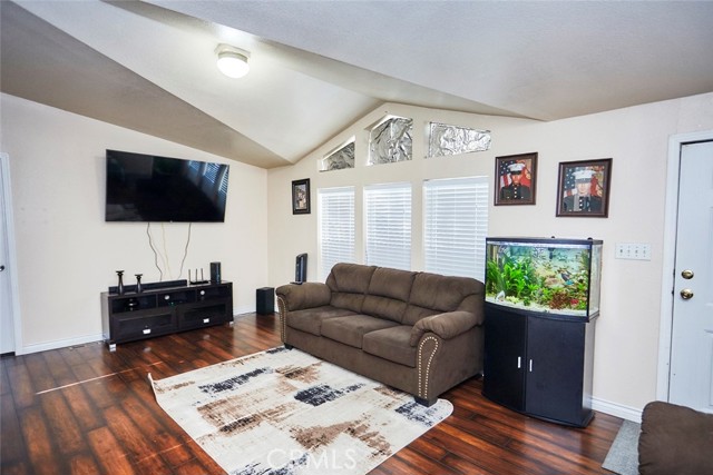 Detail Gallery Image 15 of 37 For 11025 Locust Ave, Lucerne Valley,  CA 92356 - 3 Beds | 2 Baths