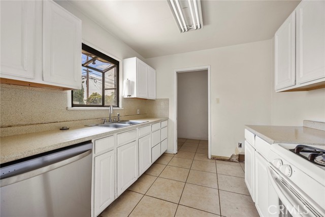1208 E Commonwealth Avenue, Fullerton CA: https://media.crmls.org/medias/b86c7c7a-35b0-497a-970c-2e14ee12eb20.jpg