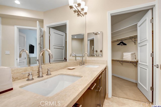 Detail Gallery Image 8 of 15 For 423 Caruso Ave, Glendale,  CA 91210 - 2 Beds | 2/1 Baths
