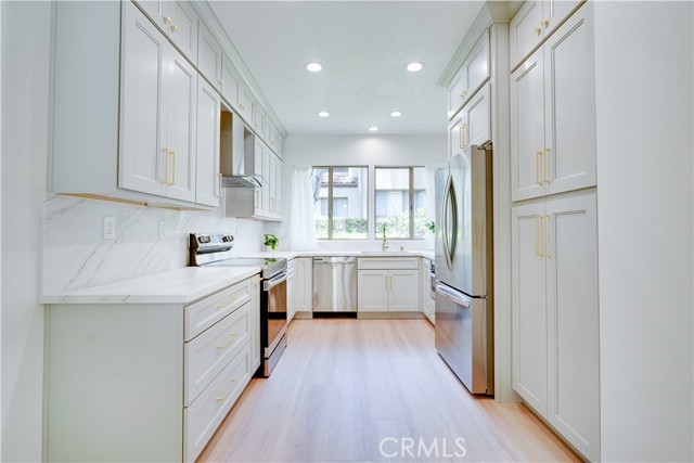 417 Bay Hill Drive, Newport Beach CA: https://media.crmls.org/medias/b86d567c-7a5a-42bb-a885-46333597530a.jpg