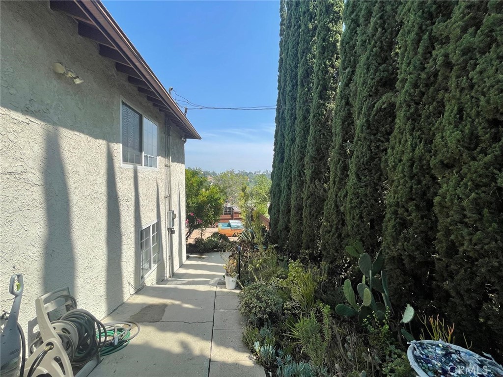 https://media.crmls.org/medias/b86d6a2a-06b5-447b-add8-dfd518051465.jpg?preset=X-Large