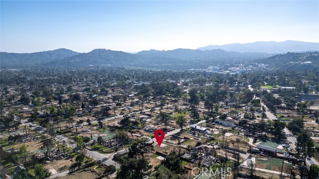 365 W Poppyfields Drive, Altadena CA: https://media.crmls.org/medias/b86eedc3-cdfc-4f44-b400-5c77bcd92b86.jpg
