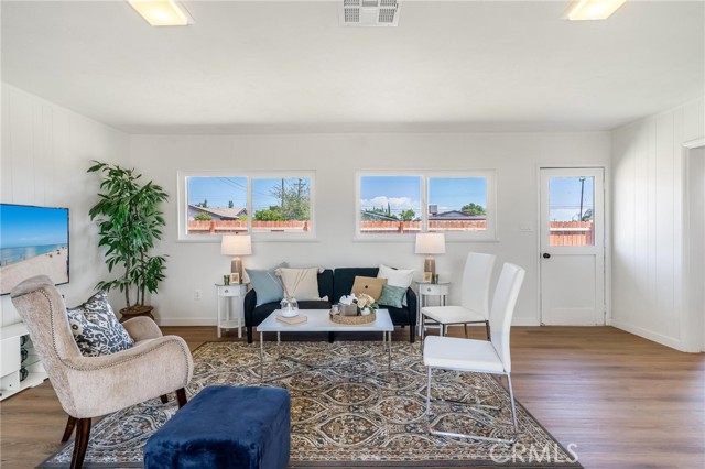 19436 Chaparral Street, Rialto CA: https://media.crmls.org/medias/b86f4513-3432-409b-8cc7-5e6586843526.jpg