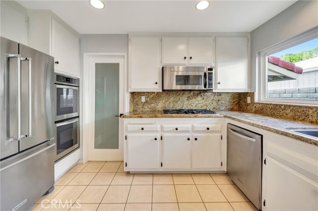3811 Algonaut Drive, Calabasas CA: https://media.crmls.org/medias/b86f9e32-4281-4d8d-9d7b-4b50381d6a64.jpg