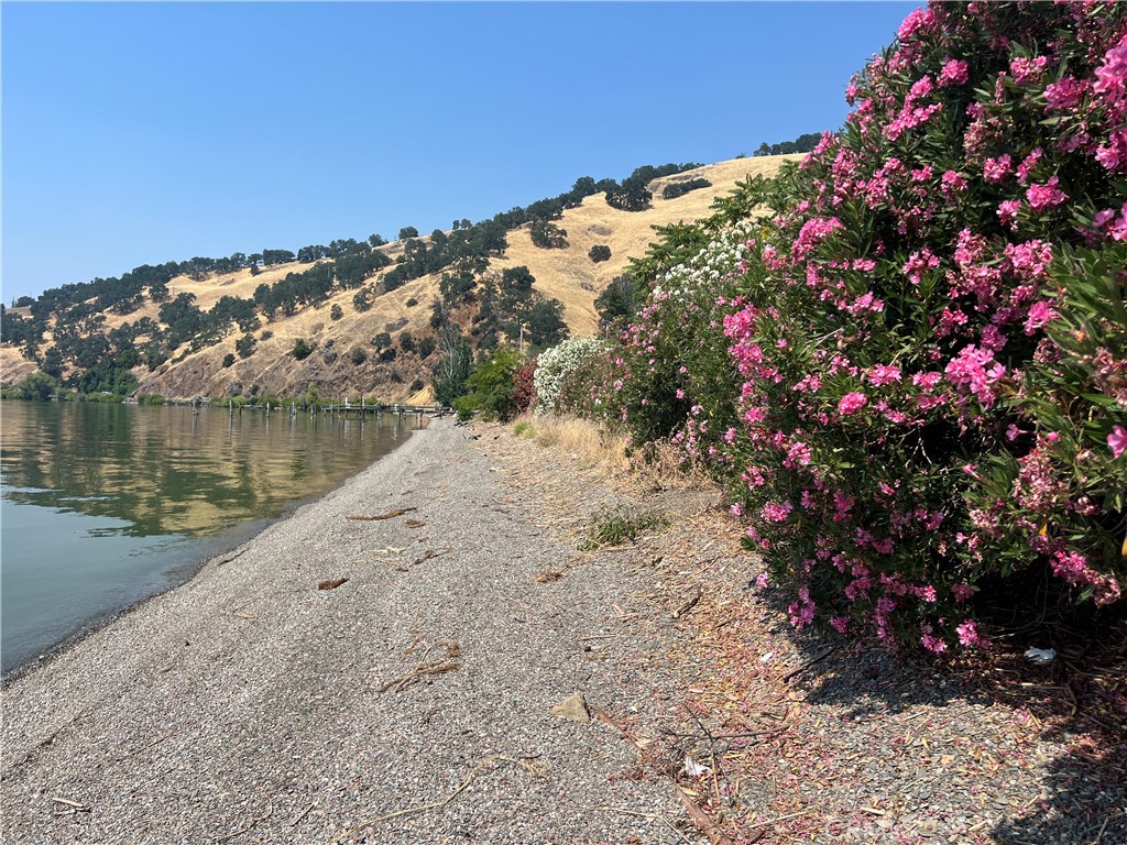 https://media.crmls.org/medias/b871bd96-8ac4-415d-b57f-87c04208633a.jpg?preset=X-Large