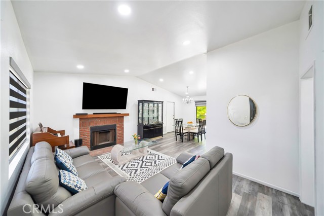 Detail Gallery Image 3 of 37 For 7035 Jon Allan Dr, North Hollywood,  CA 91605 - 3 Beds | 2 Baths