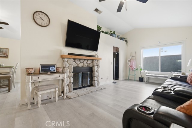 29739 Berea, Menifee CA: https://media.crmls.org/medias/b87238a8-4c5b-49e9-a27e-b1ad1ca6264c.jpg