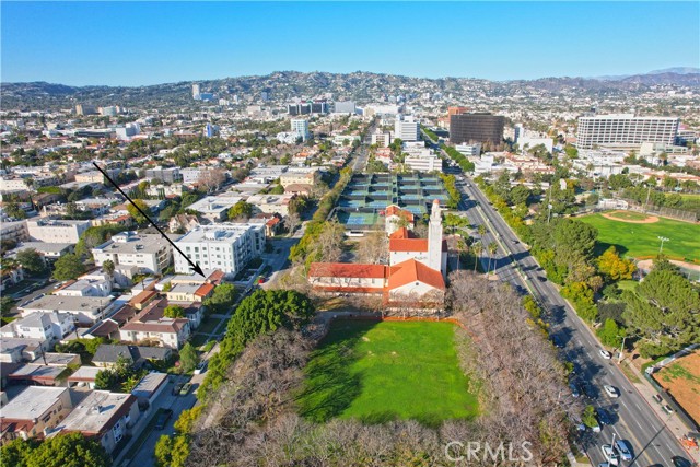 Detail Gallery Image 6 of 30 For 915 S Le Doux Rd, Los Angeles,  CA 90035 - 3 Beds | 2 Baths
