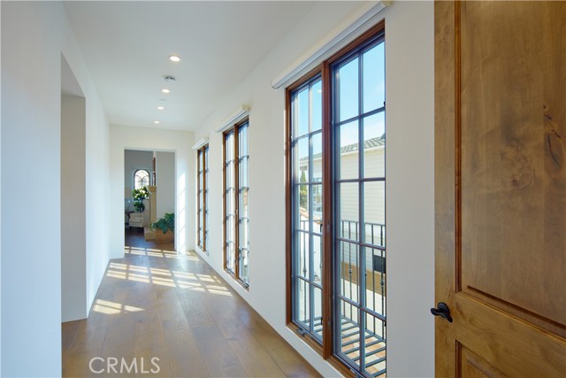 235 Poppy Avenue, Corona del Mar CA: https://media.crmls.org/medias/b8726a51-3414-4a6f-9071-210e8040d0dc.jpg