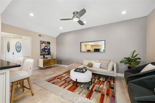 Detail Gallery Image 19 of 44 For 6230 Napoli Ct, Long Beach,  CA 90803 - 4 Beds | 4 Baths