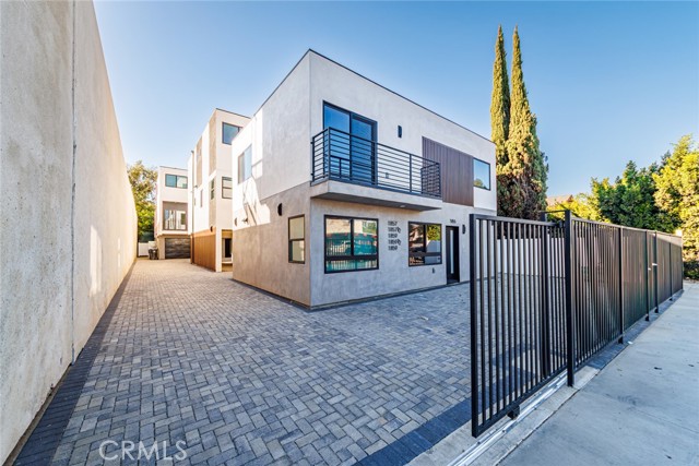 Detail Gallery Image 26 of 29 For 1859 Crenshaw Bld, Los Angeles,  CA 90019 - 4 Beds | 3 Baths