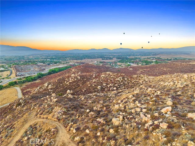 36520 E Benton Road, Temecula CA: https://media.crmls.org/medias/b87447c0-1d1c-48d5-a8d5-683c82bfde0e.jpg