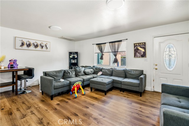 Detail Gallery Image 10 of 10 For 660 W 94th St, Los Angeles,  CA 90044 - – Beds | – Baths
