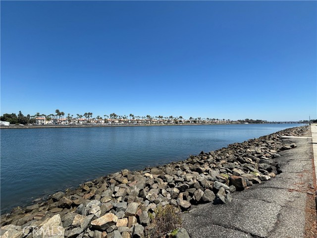 Detail Gallery Image 34 of 35 For 5285 E Appian Way, Long Beach,  CA 90803 - 4 Beds | 3 Baths