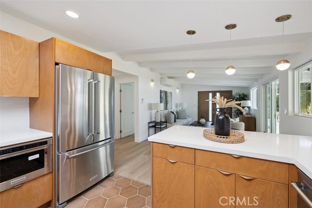 Detail Gallery Image 8 of 33 For 21 La Cadena St, Santa Barbara,  CA 93103 - 3 Beds | 2/1 Baths