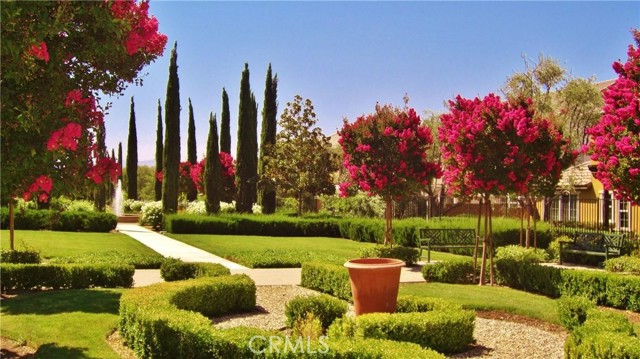 5206 Village Green Lane, Bakersfield CA: https://media.crmls.org/medias/b874ed54-bd0c-4a4c-bcee-835a3c543d68.jpg