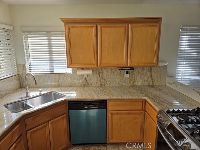 Detail Gallery Image 8 of 21 For 22865 Del Valle St #1,  Woodland Hills,  CA 91364 - 2 Beds | 2/1 Baths